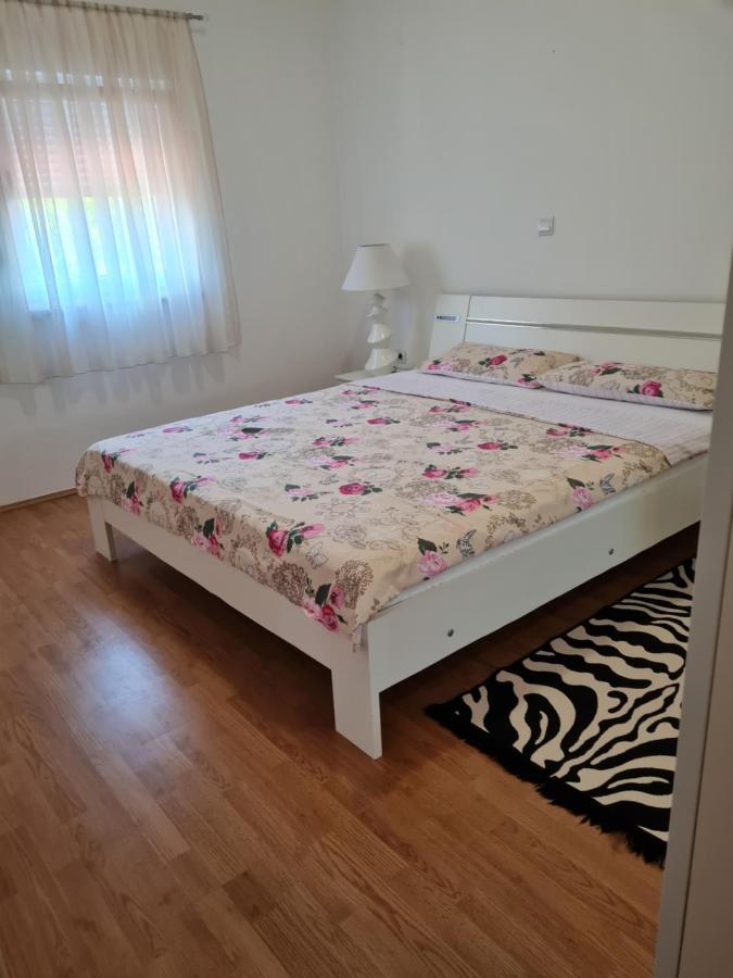 Apartment Nora Near The Beach Пула Экстерьер фото