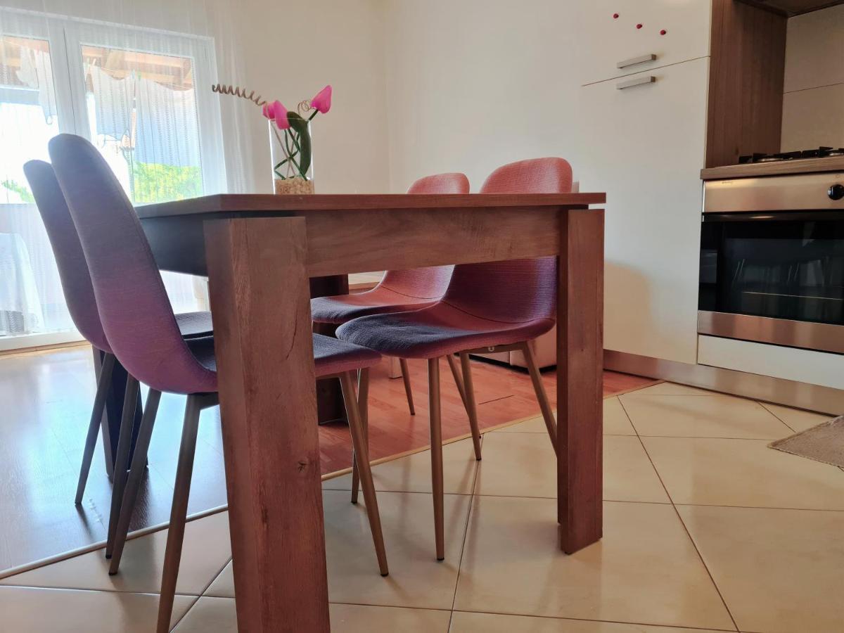 Apartment Nora Near The Beach Пула Экстерьер фото